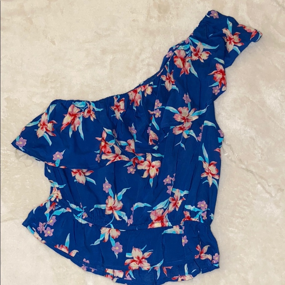 American Eagle- floral one shoulder top